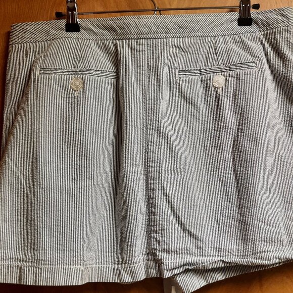 Skort, Dockers Bluish-gray Striped Seersucker - Picture 3 of 4